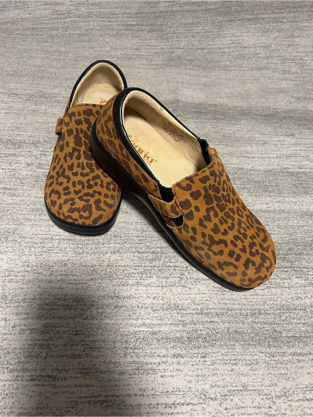 Womems Leopard Slip-On Shoes - Brown
